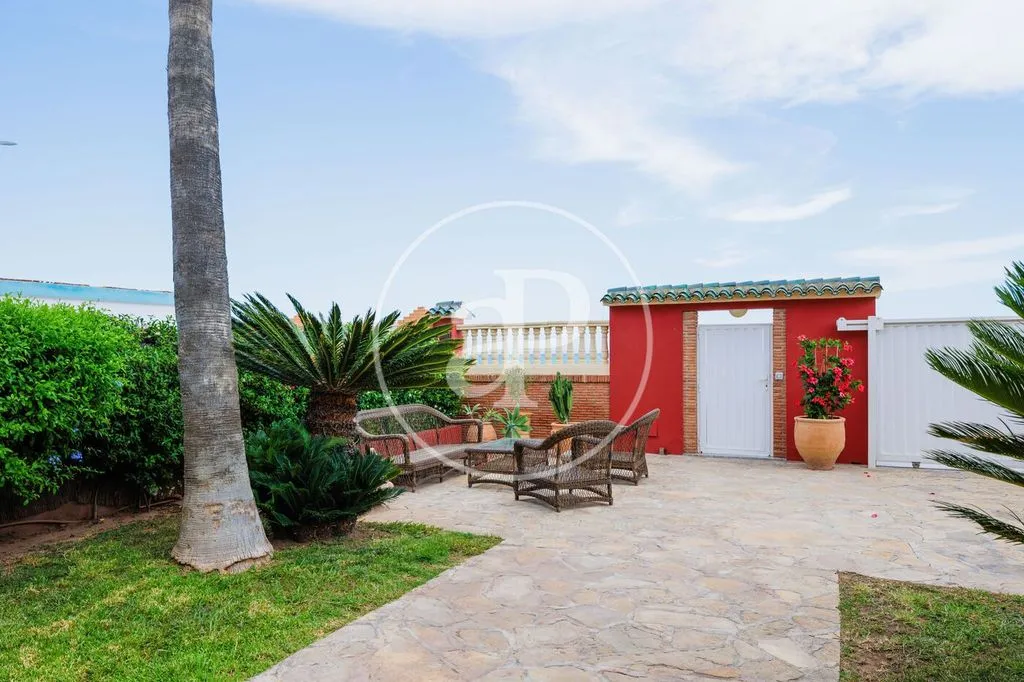 Jardin - Luxury Villa with Seafront Views in Burriana