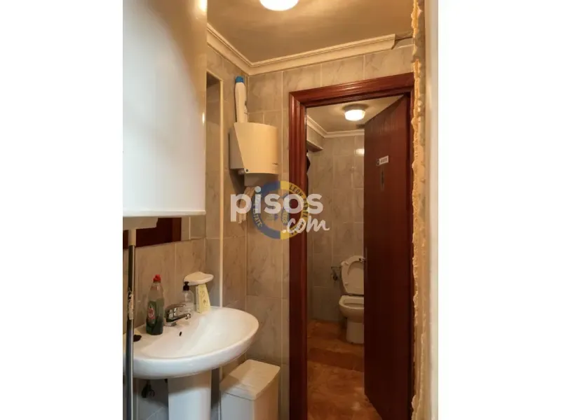 Bathrooms - 3-bedroom house in ES