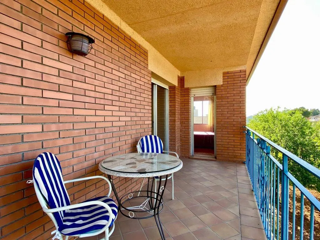 Balkon - Luxury House with Four-Winds Design in Castellbisbal