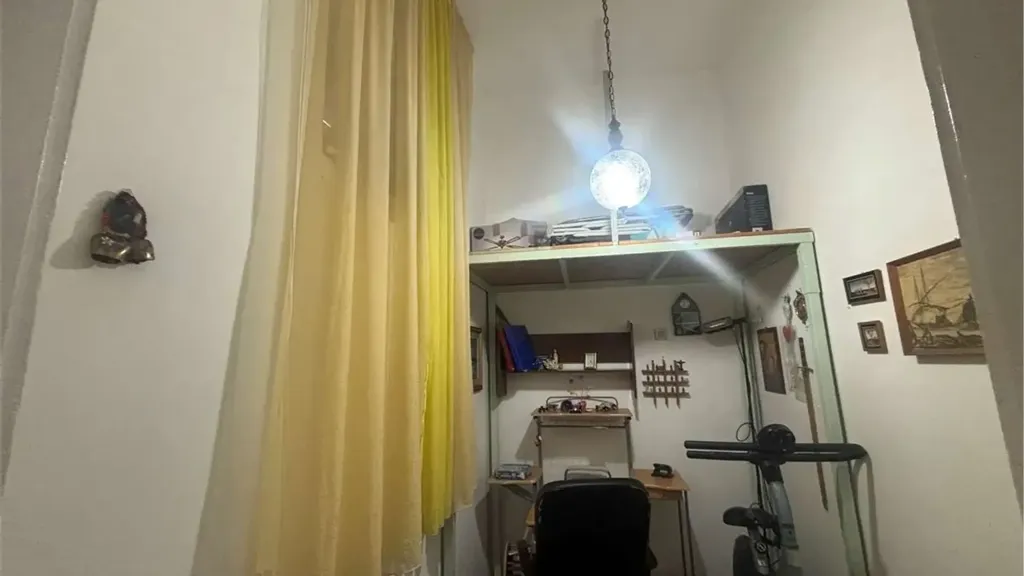 Bureau - Apartment with Balcony in Livorno Centre