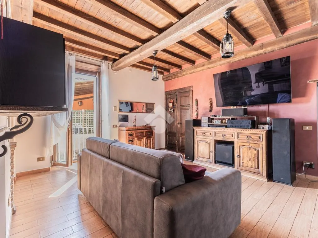 Elutuba - Rustic Attico with Balcony in Capranica