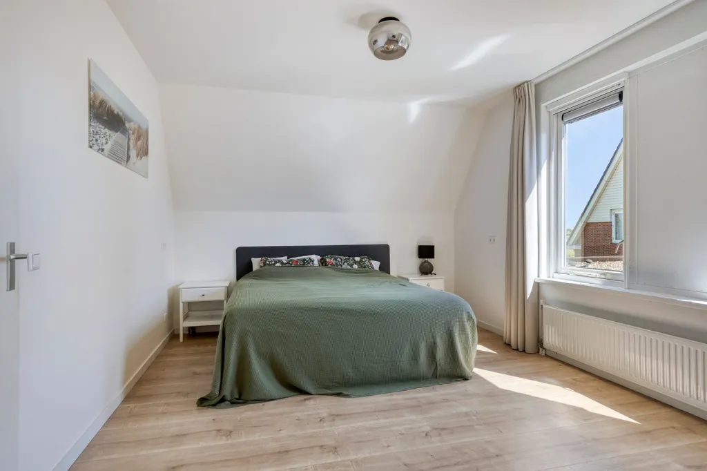 Magamistoad - Spacious Villa with Solar Panels in Woubrugge