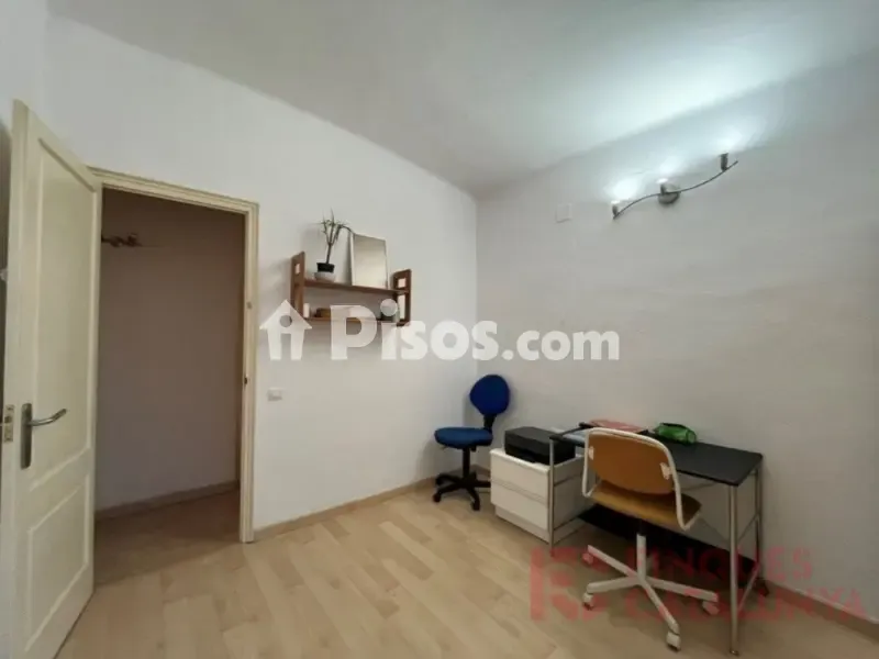 Bureau - Fully Rented Flat with Exterior Views in Sant Narcís