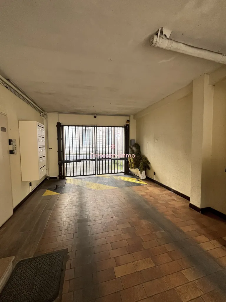 Garaaž - Apartment with Terrace in Châtellerault Centre