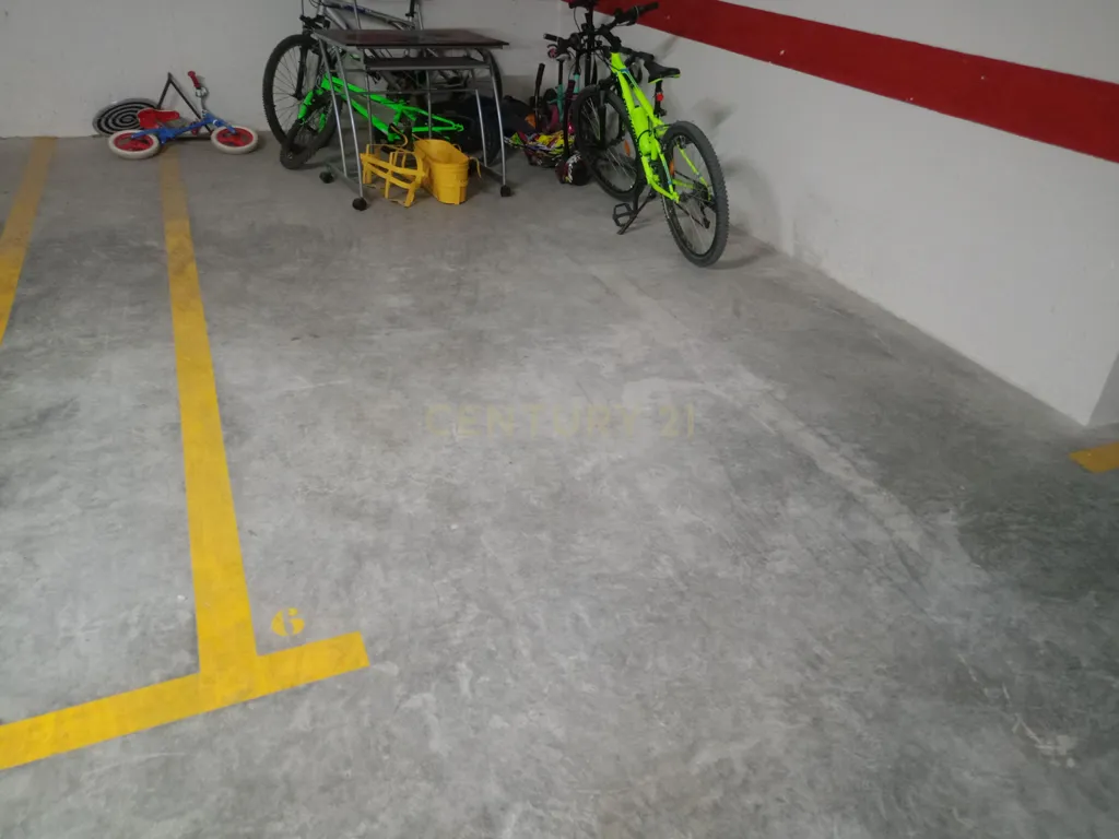 Garaaž - Garage Space with Elevator Access in Manises