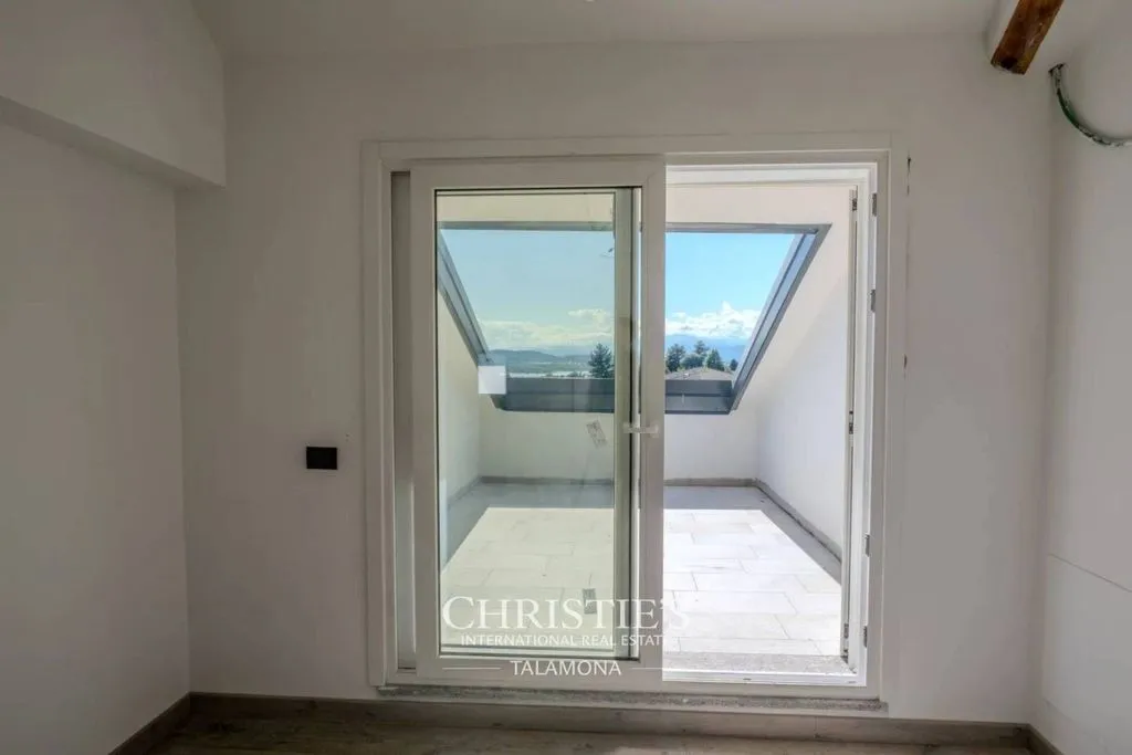 Terrass - Luxury Villa with Pool in Casbeno, Varese