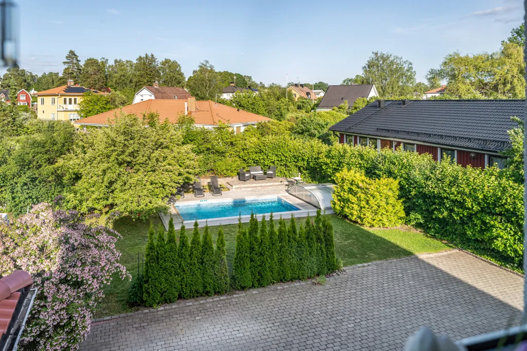 Õhuvaade - Representative Villa with Pool in Edsviken, Sollentuna