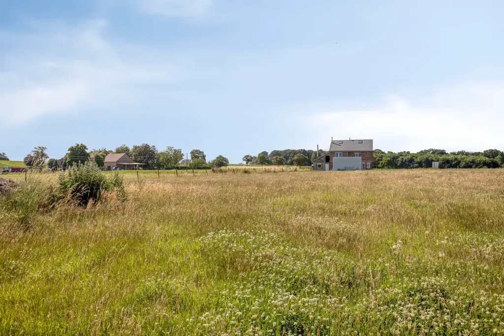 Giardino - Renovatable House with Expansive View in Glabbeek