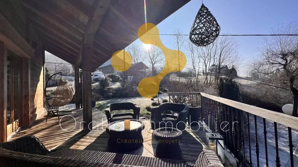 Terrasse - Maison d'Architecte avec Piscine à Gruffy