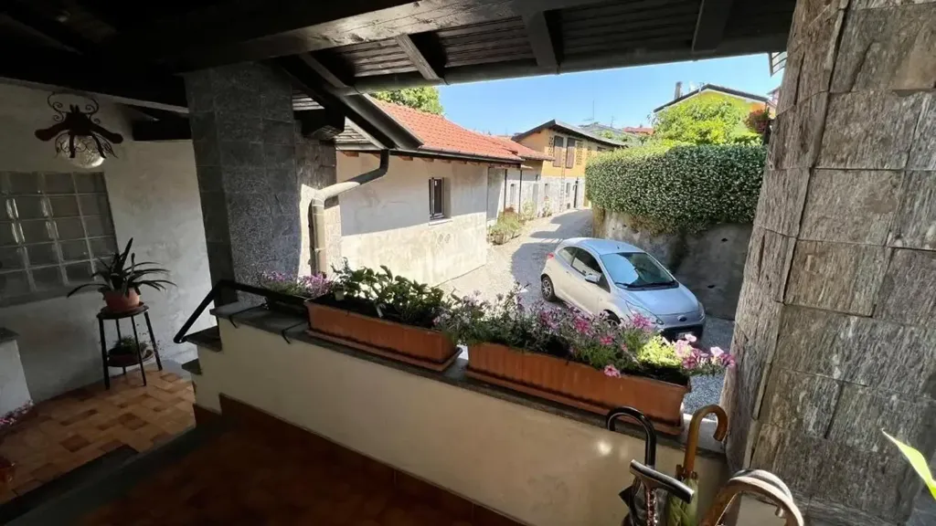 Terrass - Villa with Dependence in Bizzozzero, Varese
