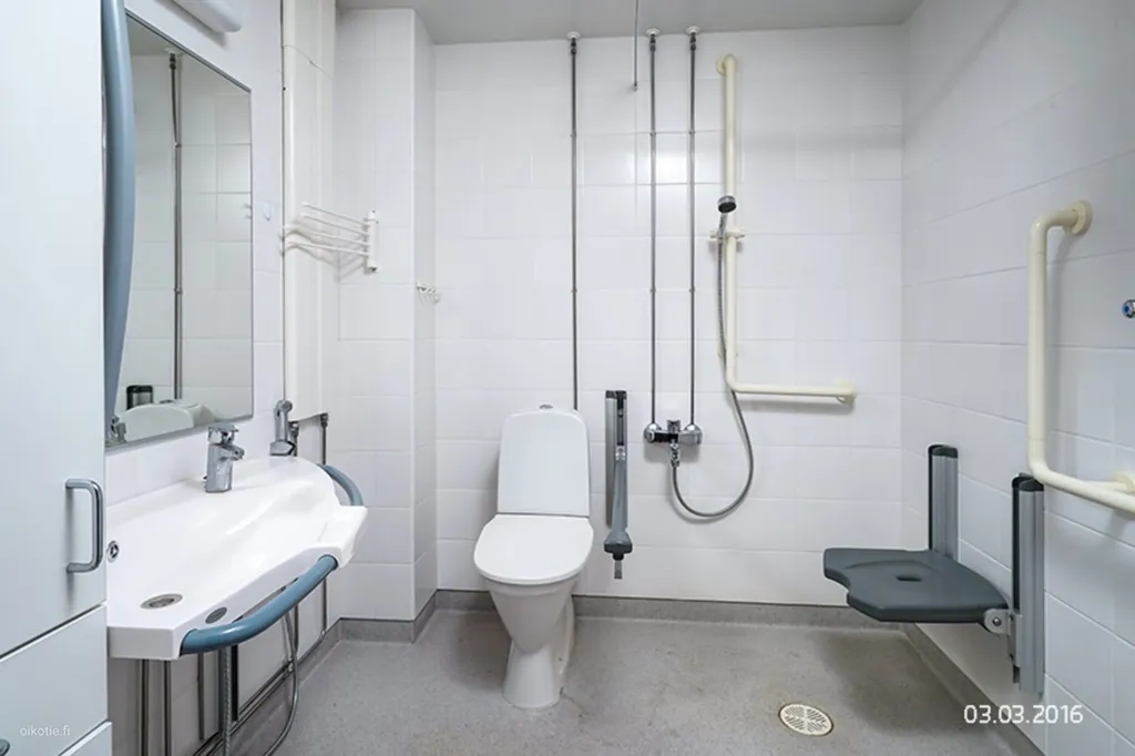 Salles de bain - Senior-Friendly Flat with Garden View in Pitäjänmäki
