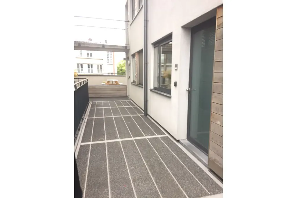 Balcon - Duplex Remis à Neuf avec Terrasse à Jette