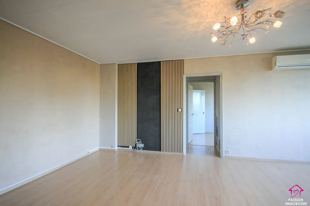 Toad - 1-Bed Flat with Balcony in Secure Complex