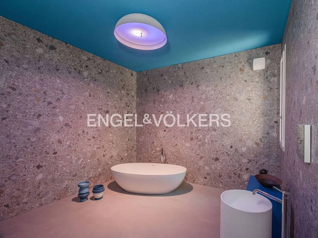 Bathrooms - Luxury Villa with Panoramic Views in Erba
