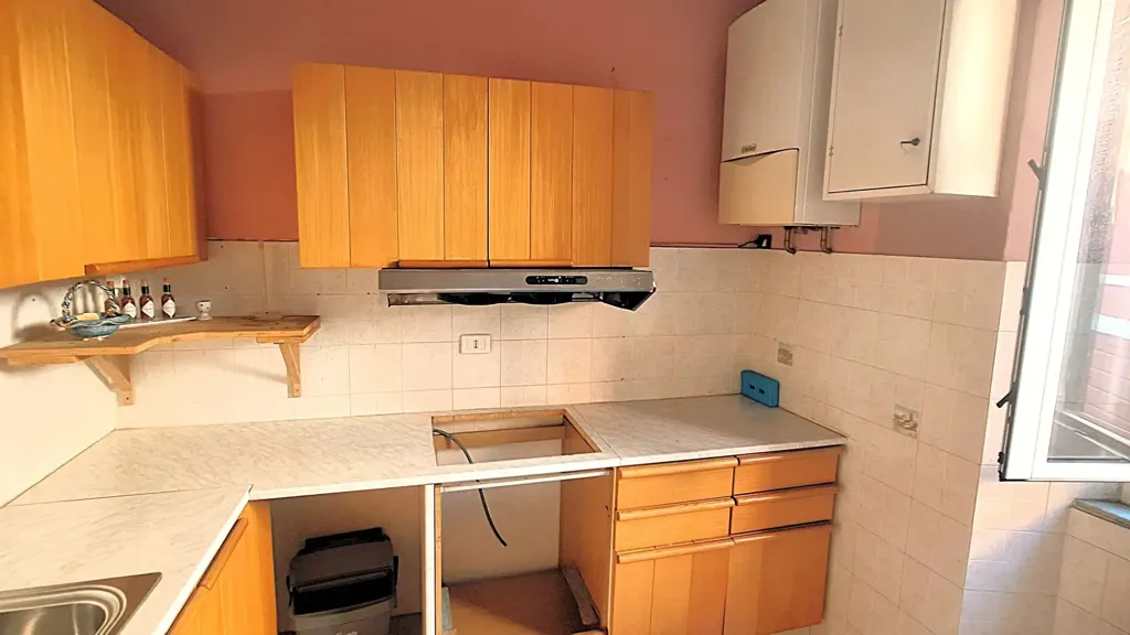 Köök - Spacious Apartment with Central Location in Campomorone