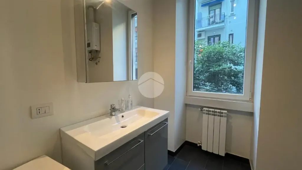 Vannitoad - Spacious Apartment with Balcony in Milan