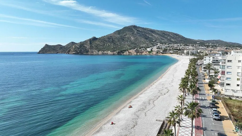 Seafront Apartment with Pool in L'Albir