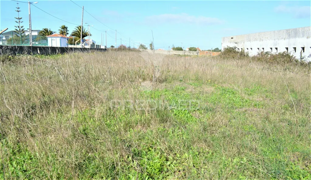 Garden - Urban Plot with Construction Potential in São João das Lampas