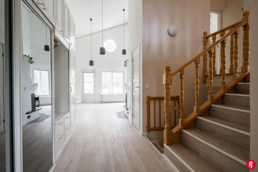 Esik - Architect-Designed Home with Sauna in Sykärä