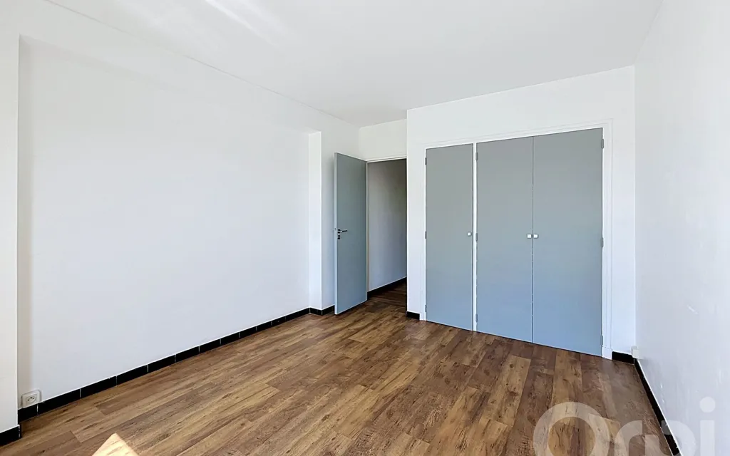Chambres - Appartement Rénové avec Loggias à Perpignan