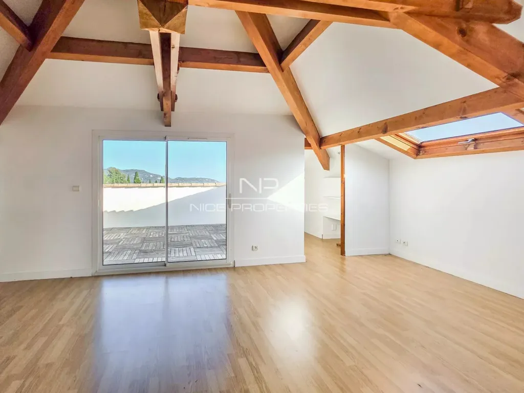 Pièces - Villa avec Vue Montagne et Piscine à Giraud