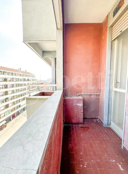 Balcon - Fully Rented Flat with Double Aspect in Milan