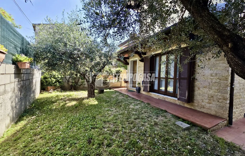 Aed - Rustic Villa with Garden in Castagnola, Massa