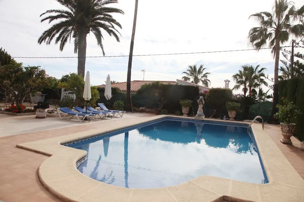Piscine - Mediterranean Villa with Pool in Calpe