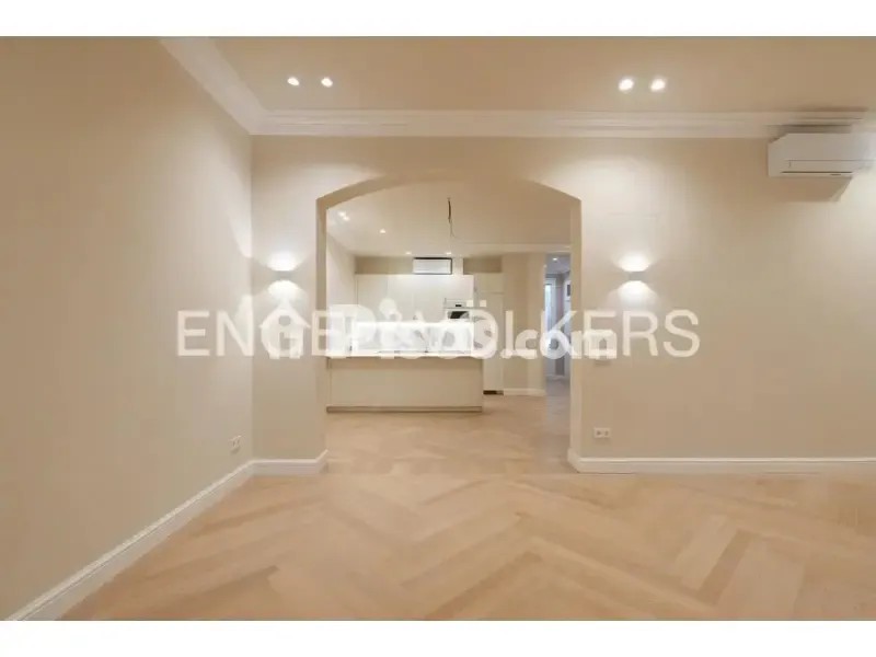 Salón - Fully Renovated Apartment with Balcony in Justicia