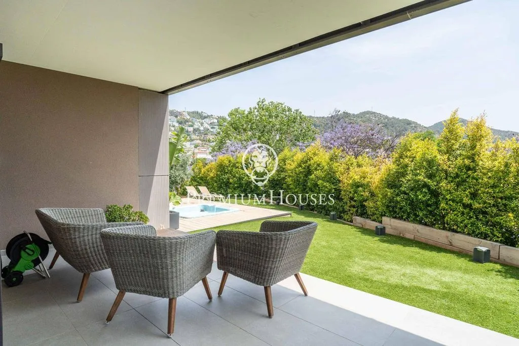 Terrass - Corner Flat with Pool in Sitges