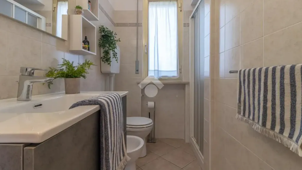 Bathrooms - Trilocale with Sea View in Pinarella