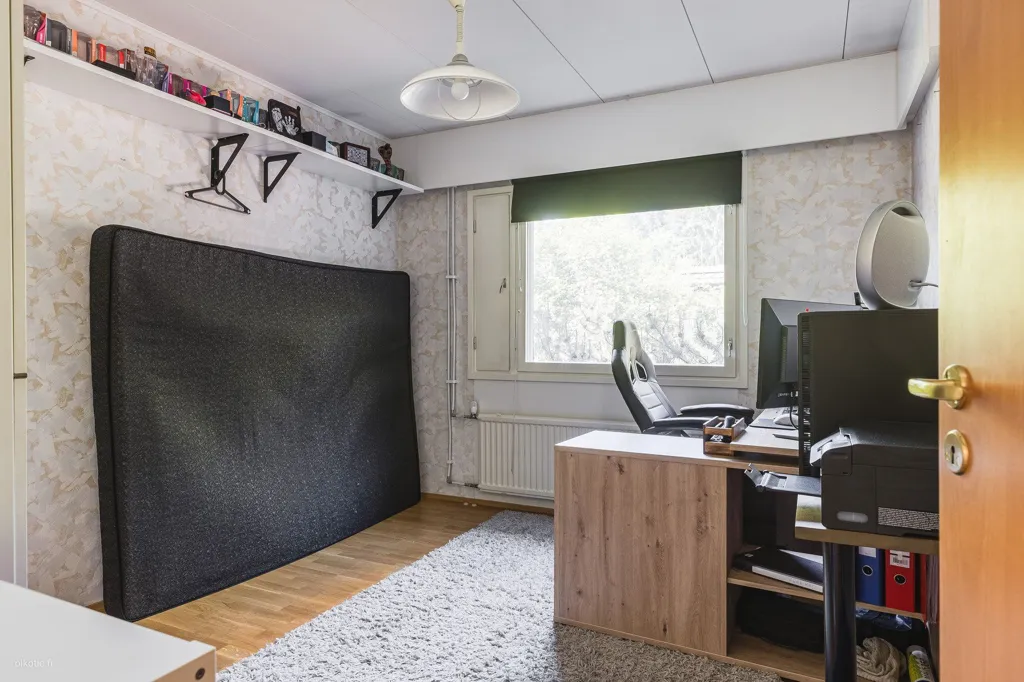 Bureau - Detached House with Pool in Lahti Patomäki