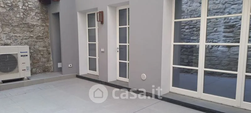 Garden - Elegant Trilocale with Private Patio in Como