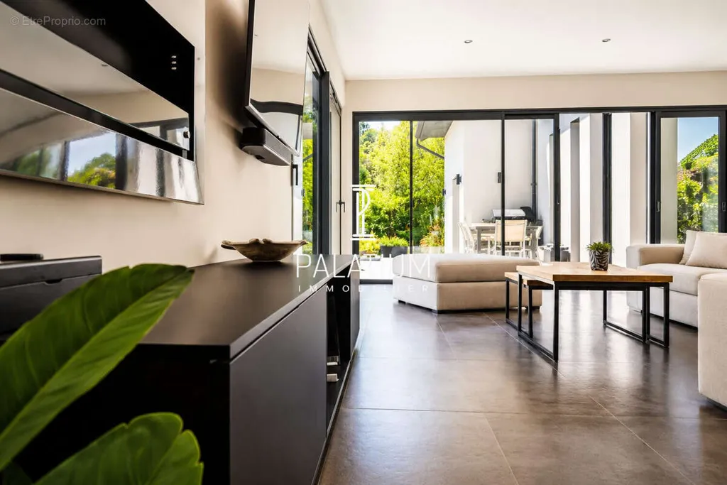 Elutuba - Contemporary Villa with Pool in Gap