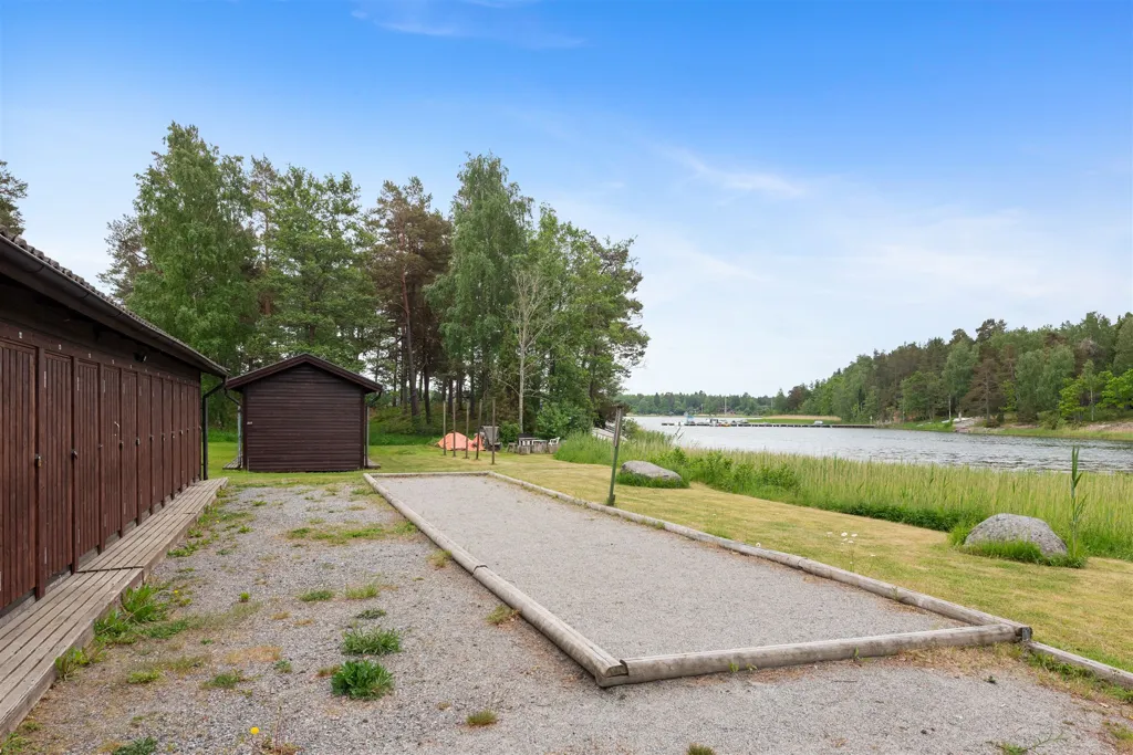 Exterior - Renovated Holiday Home with Boat Access in Båtsviken
