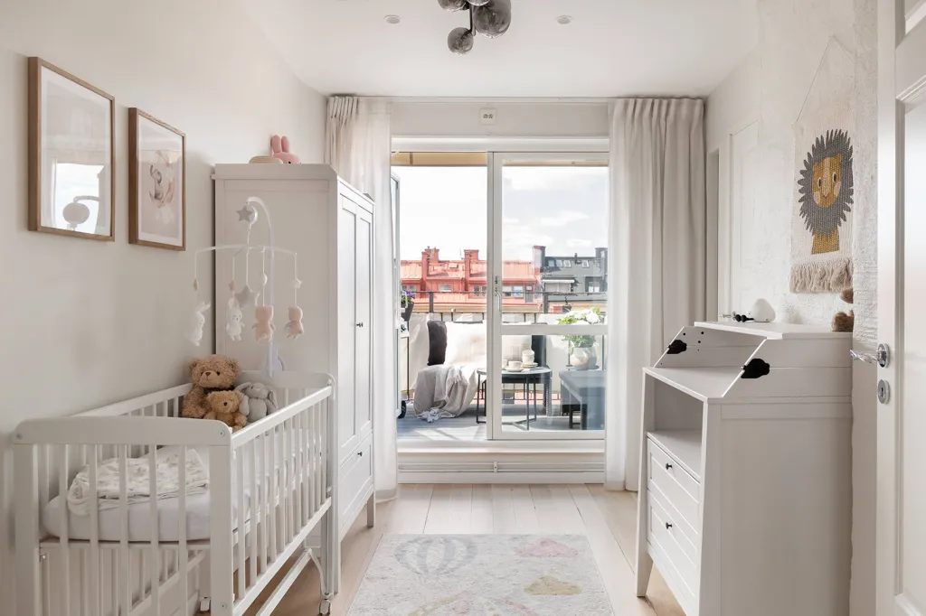 Apartment with West-Facing Balcony in Vasastan