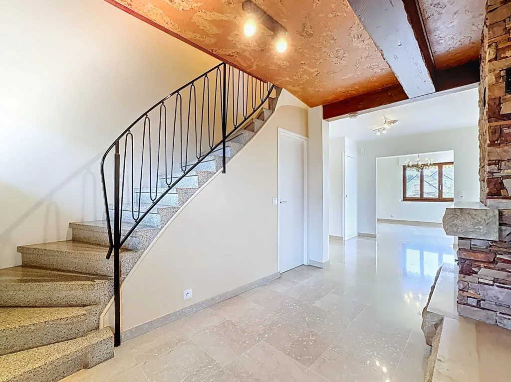 hallway_entrance