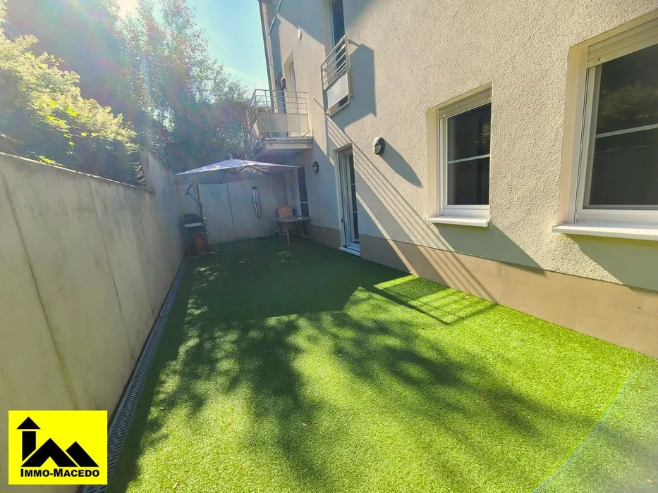 Aed - Apartment with Large Terrace in Reisdorf