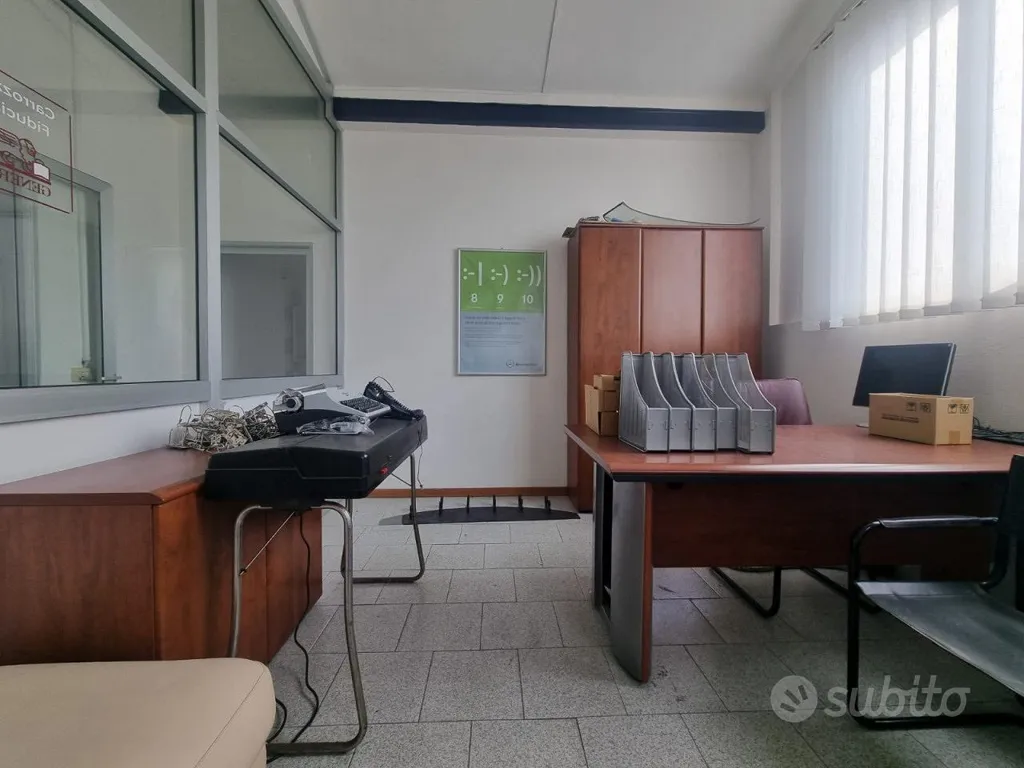 Bureau - Industrial Warehouse with Parking in Pistoia