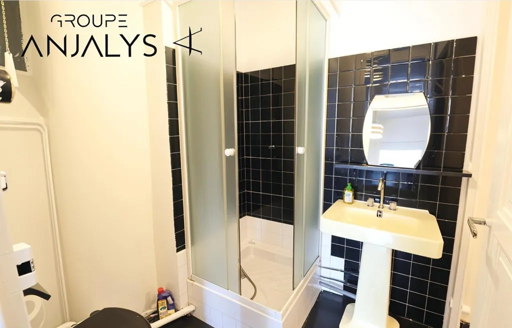 Salles de bain - Studio avec Dressing dans le 9e Arrondissement de Lyon