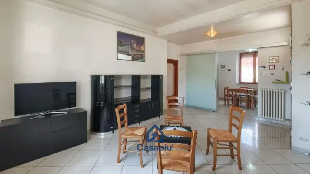 Salle à manger - Bright Apartment with Hillside View in Belforte del Chienti