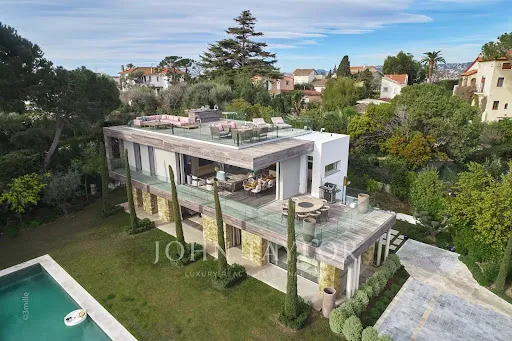Vue aérienne - Villa Contemporaine avec Vue Panoramique à Antibes