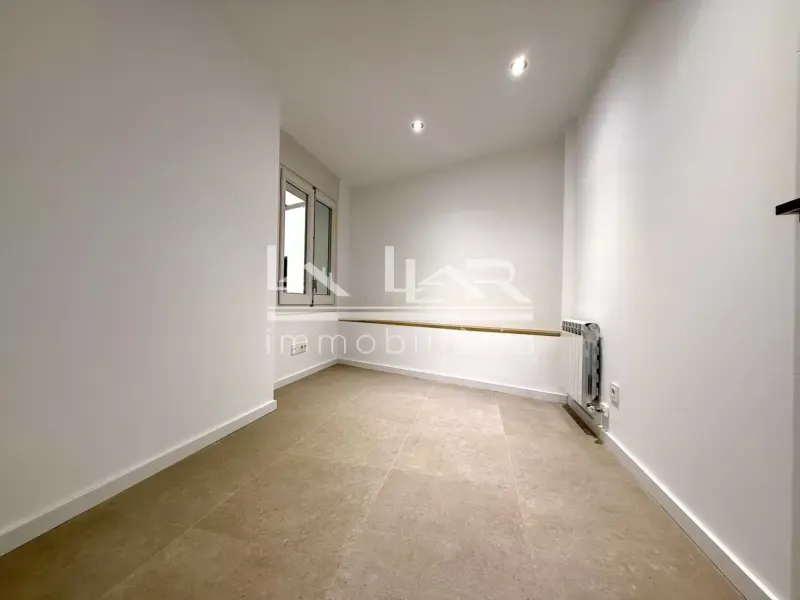 Pièces - Modern Flat with Balcony in Vic Centre