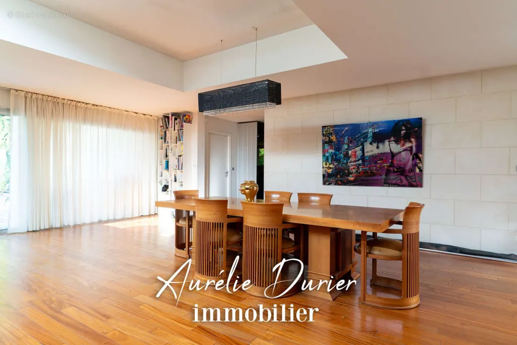 Söögituba - 5-toaline maja asukohas Fondettes
