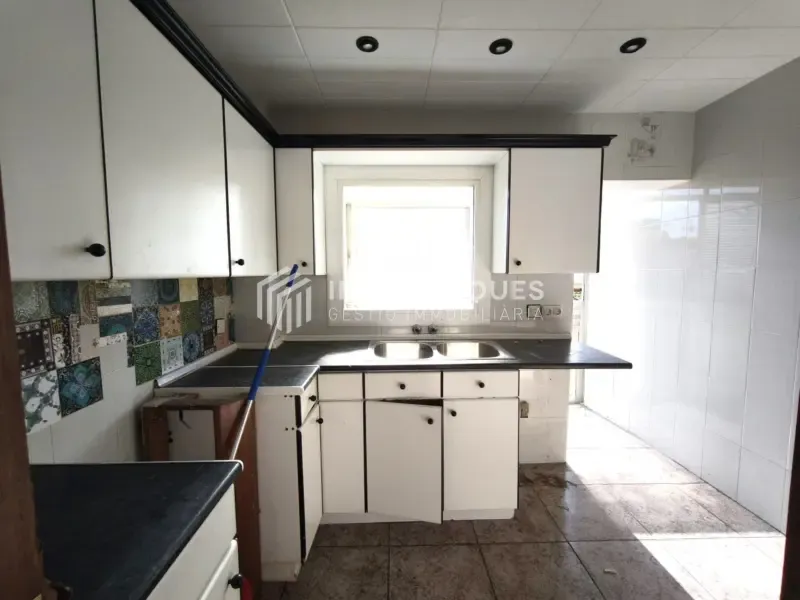 Köök - Apartment with Balcony in Badalona