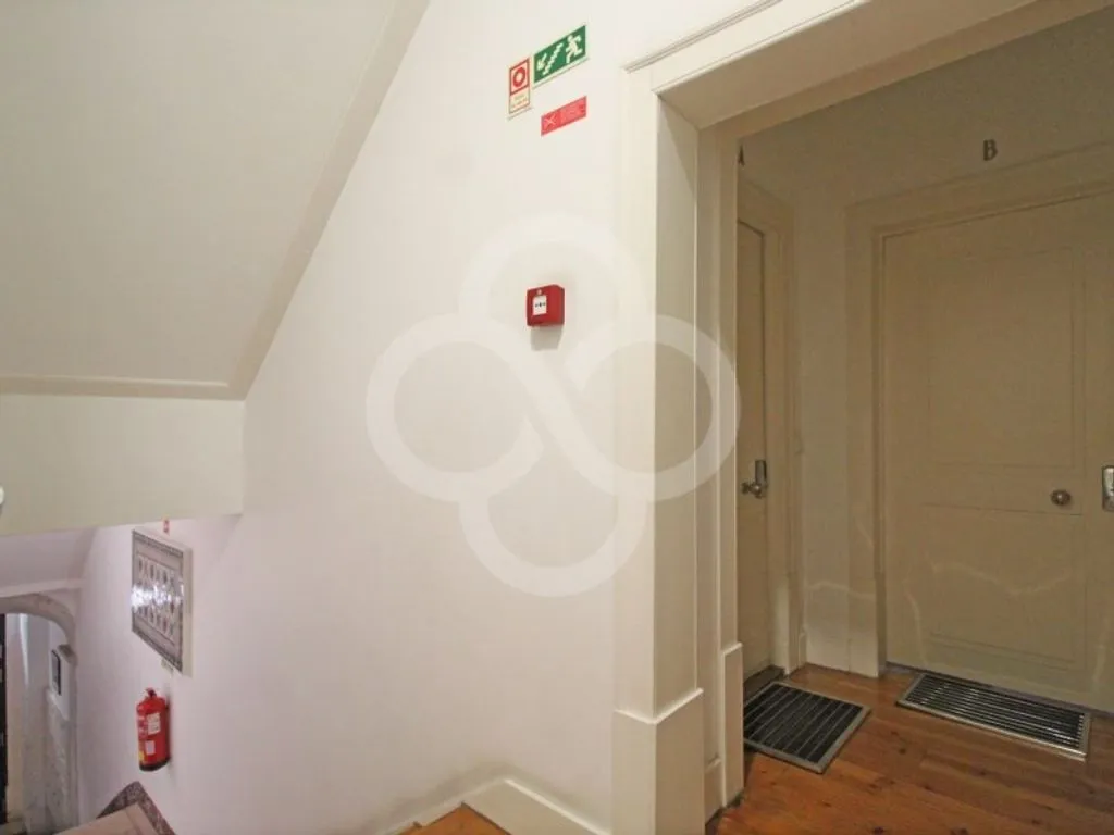 Pièces - Fully Renovated 2-Bed Flat in Bica, Lisbon