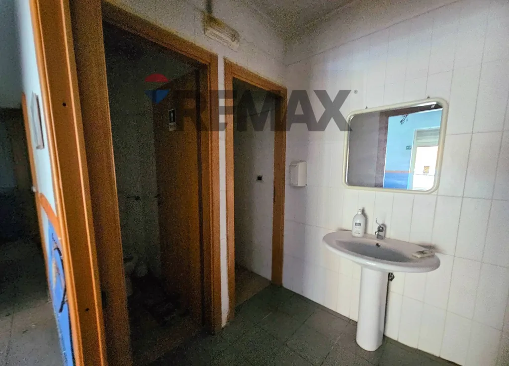 Vannitoad - Commercial Space with Street Frontage in Salerno
