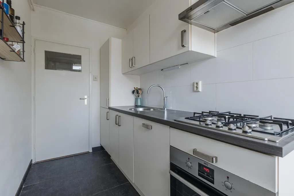 Köök - Portiekflat with Zuidas View in Amsterdam