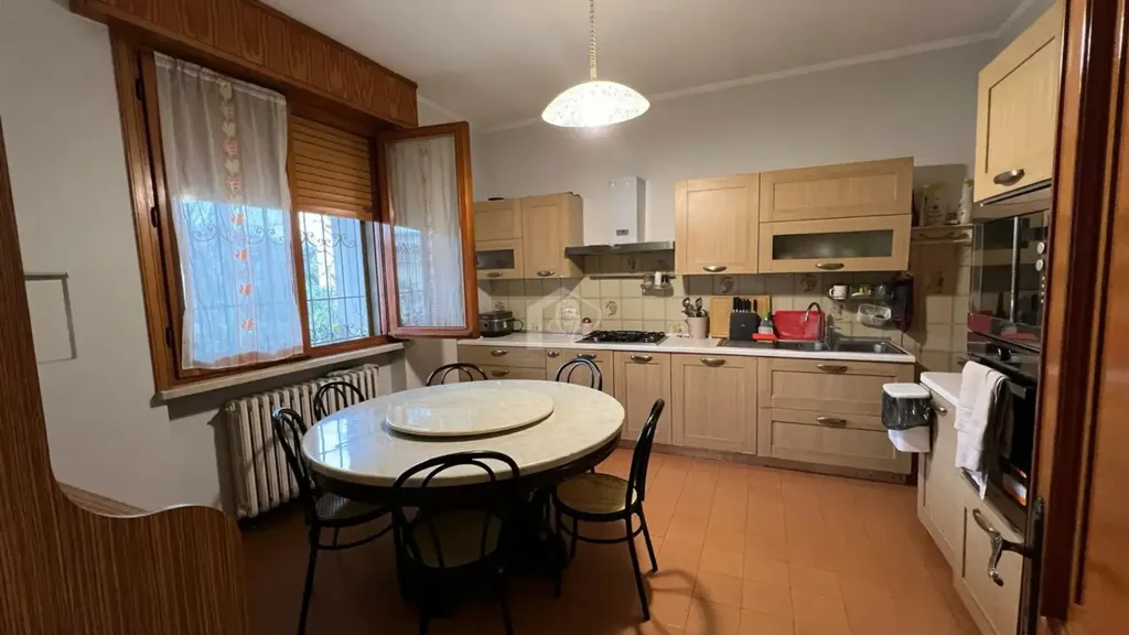 Köök - Semi-Detached House with Garden in Suzzara