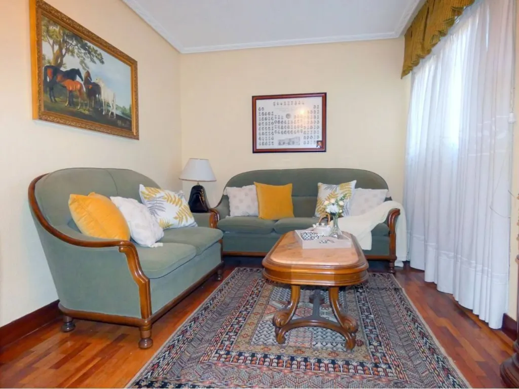 Elutuba - Flat with Garage in Calle de Karmelo